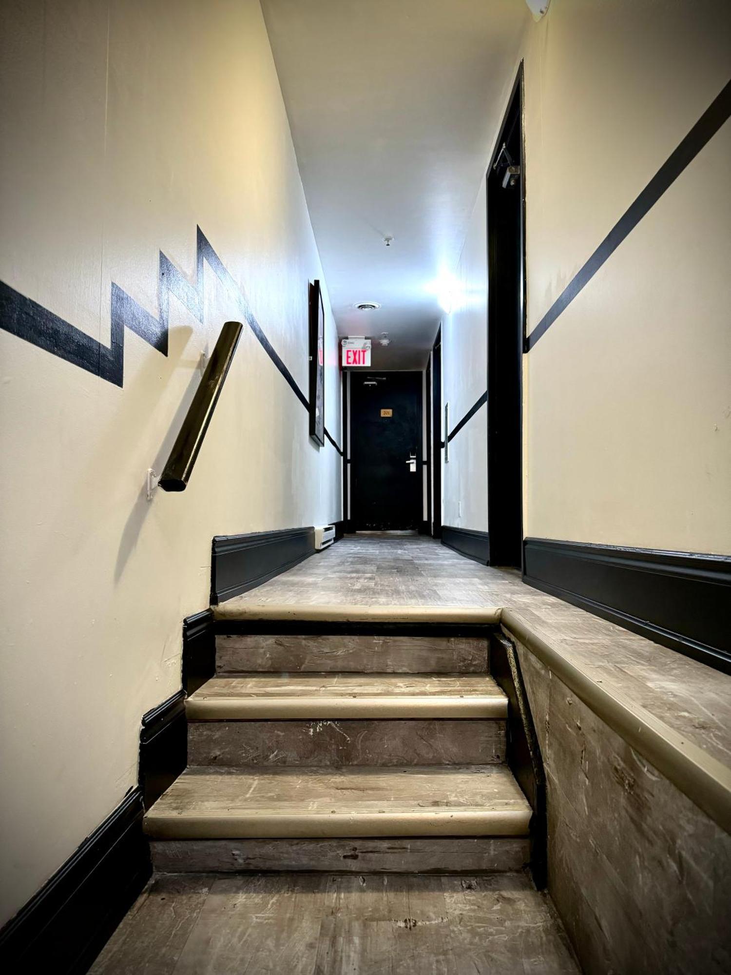 Royal Oak Inn Торонто Экстерьер фото