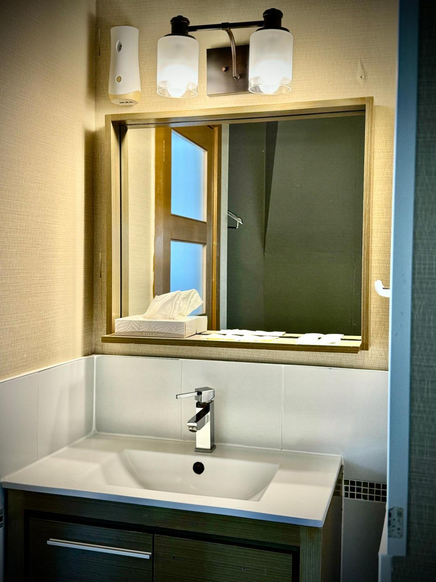 Royal Oak Inn Торонто Экстерьер фото