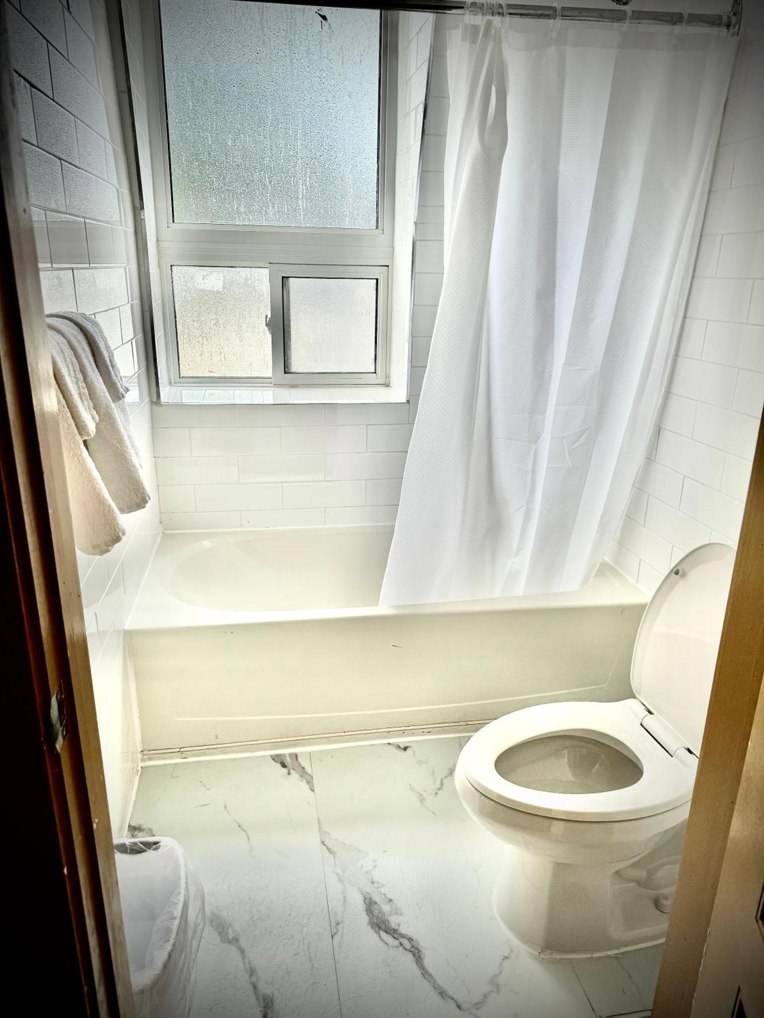 Royal Oak Inn Торонто Экстерьер фото